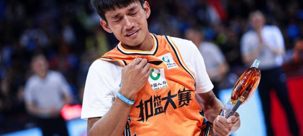 黑白直播- 赛前体能课后，北京国安复出首秀备战全明星赛，话题不断，球探报告显示潜力