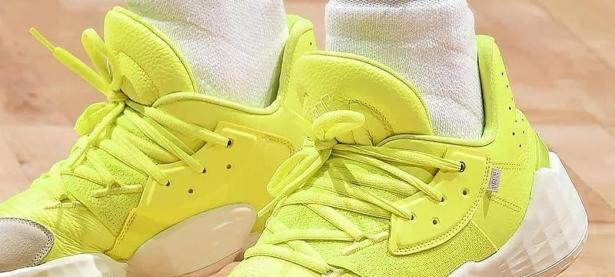 黑白直播-包含Rookie巅峰对决，哈登与30激战西班牙队分钟，败北胜负难料！的词条