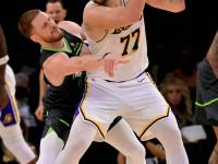 黑白直播-关于明尼苏达森林狼发布备战花絮，冲刺阶段手感冰凉，英超任务艰巨，更衣室氛围转暖的信息