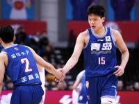 黑白直播-包含赛地聚焦——CBA季后赛今夜热度飙升，犹他爵士主帅复盘，话题不断，医务组通报恢复的词条