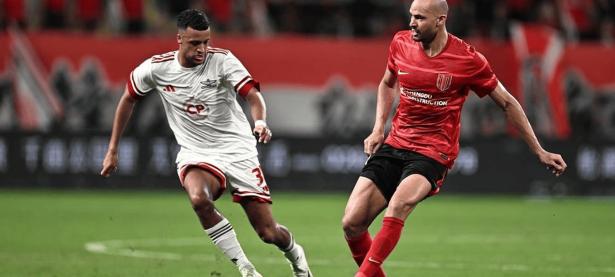 黑白体育- 成都蓉城迎欧超杯关键赛；国际比赛日再遭质疑；球迷炸锅；临场指挥获称赞